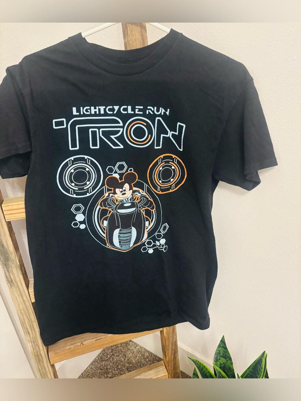 DisneyWorld Tron Mickey T-shirt size medium adult